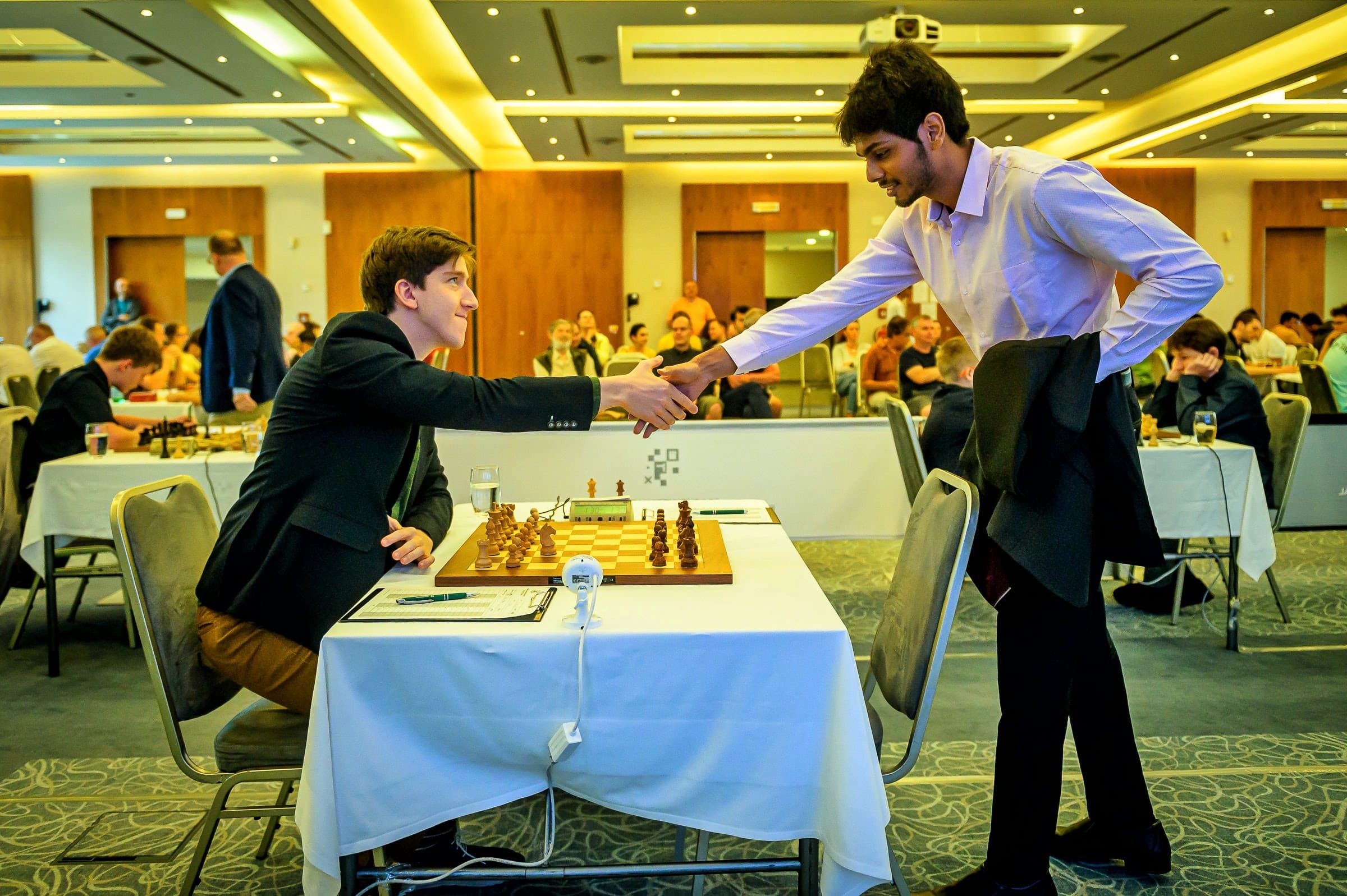 GM Akash Ganesan shaking hands with his opponent at Prague Challengers