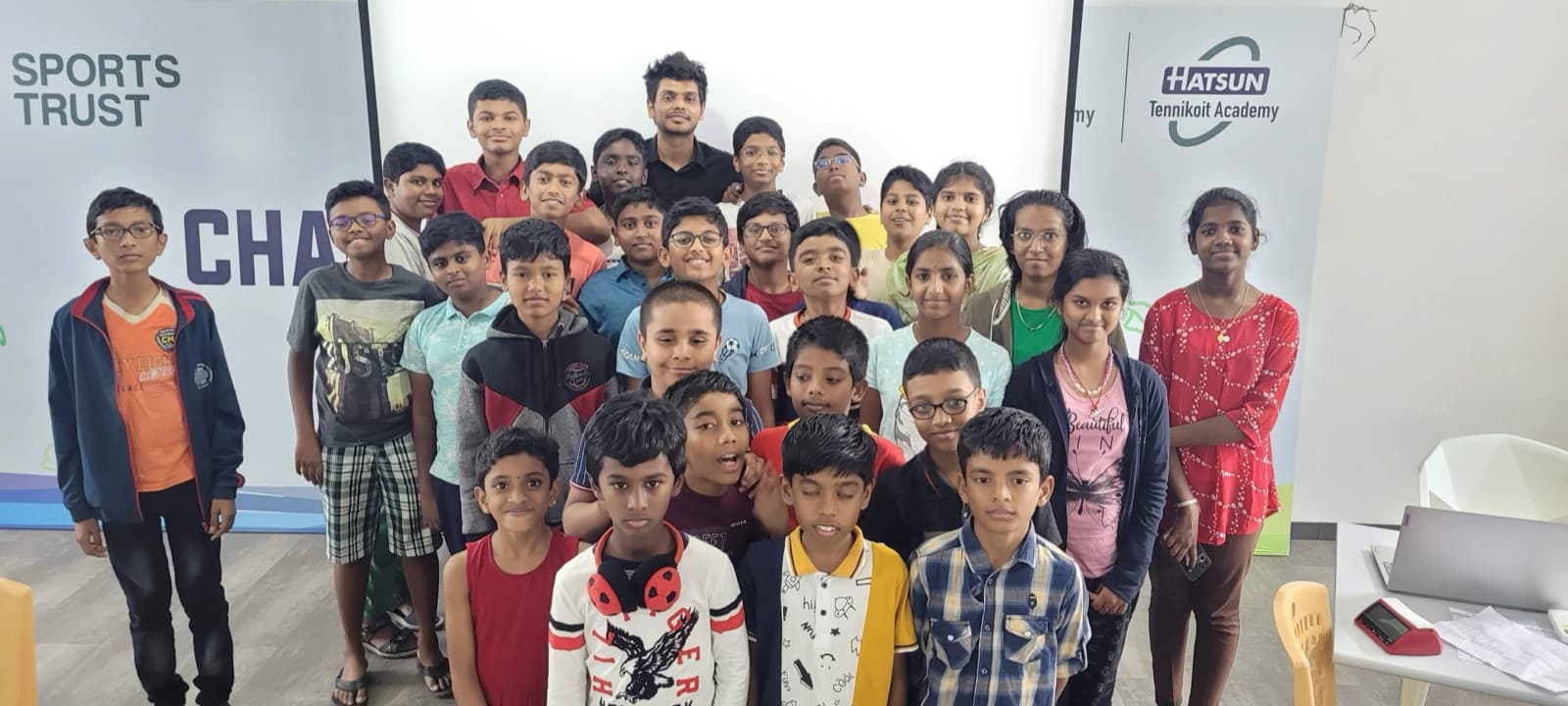 GM Akash Ganesan with Hatsun Chess Academy students