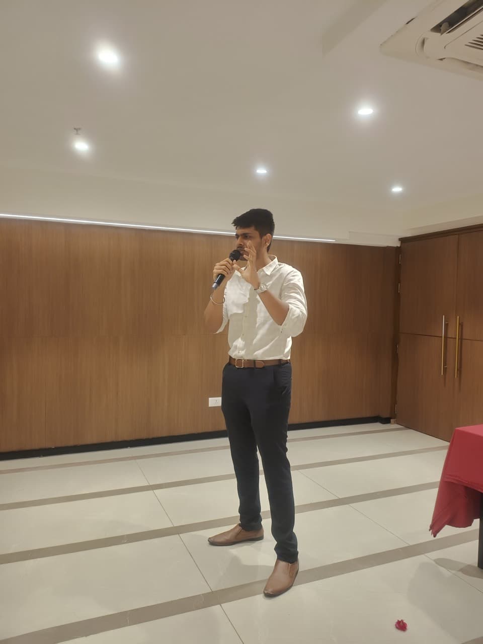 GM Akash Ganesan speaking at a Rotaract Club event