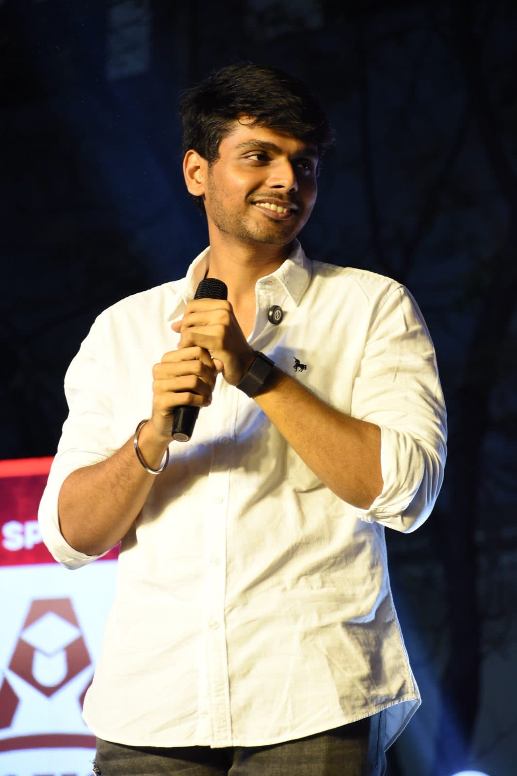 GM Akash Ganesan speaking at Kalakrithi