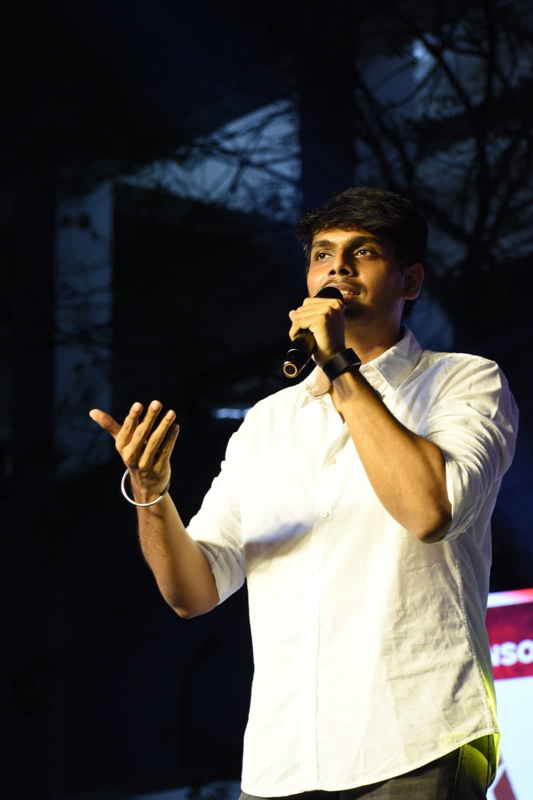 GM Akash Ganesan on stage at Kalakrithi